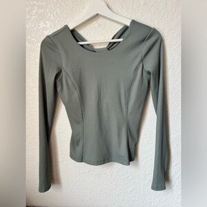Women’s Long Sleeve Scoop Neck Top in Sage Green